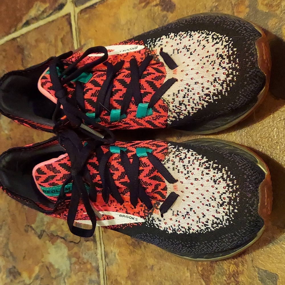 Brooks Tennis Shoes